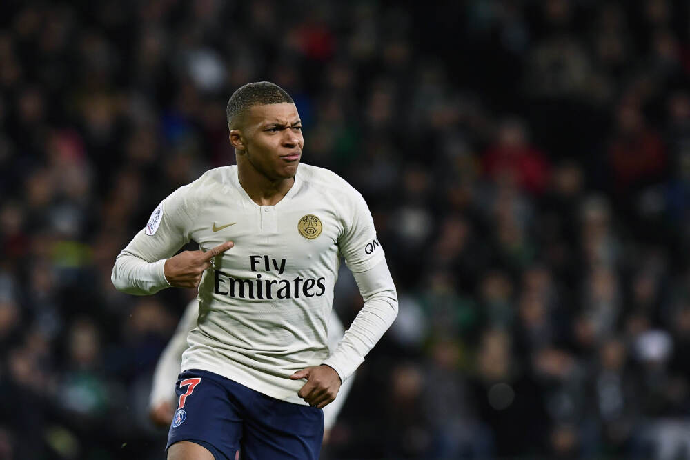 博主评选汽车细分技术“王者”：华为乾崑ADS 4最好用 没有之一